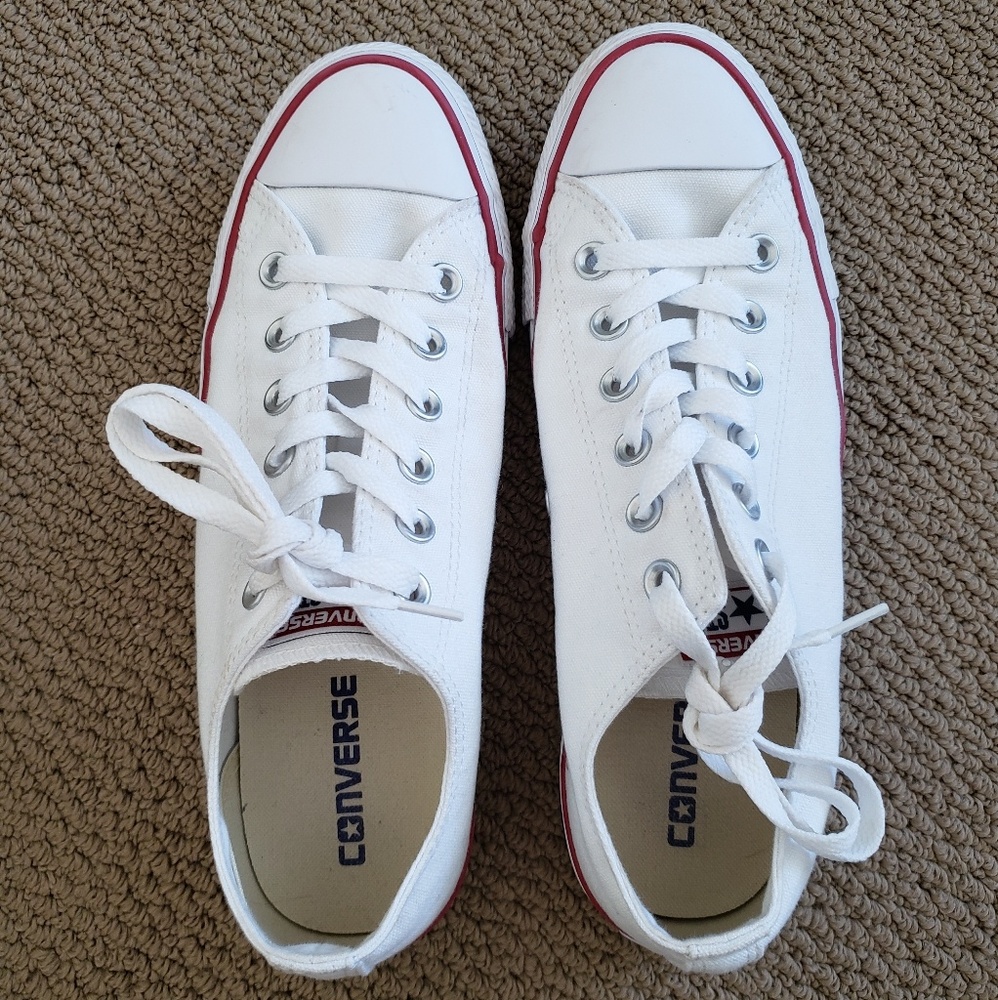NEW white low top chuck taylors